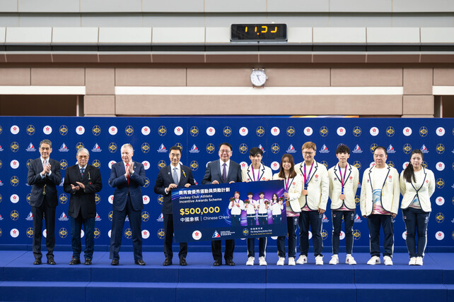 透过「赛马会优秀运动员奖励计划」，杭州第19届亚运会香港奖牌得主合共获颁发 3,250万港元现金奖励。